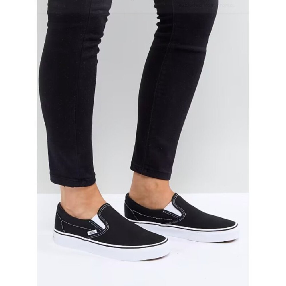 VANS Classic Canvas Skateboard Slip-On Shoes, Black Unisex - Size M9.5/W11
